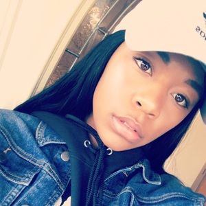 Meet your Posher, Maya